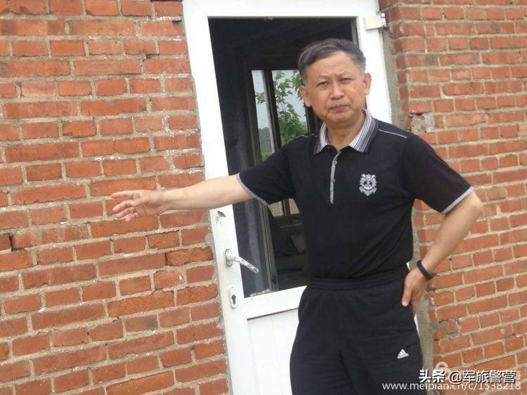 时隔多年老连长带老兵回归军营,三位老战友回忆当年军旅