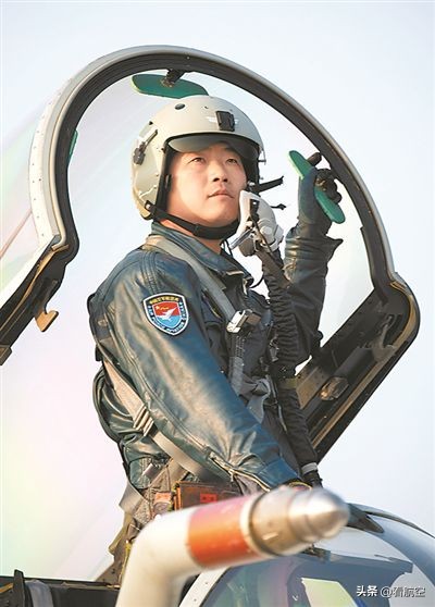 空军飞行员孙军,空军航空大学孙军