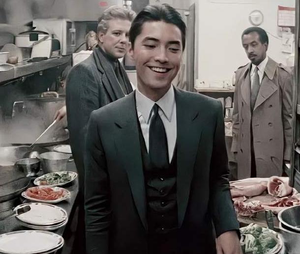 用美貌征服好莱坞的“孤儿”尊龙，晚景凄凉，也被“美国妈”召唤