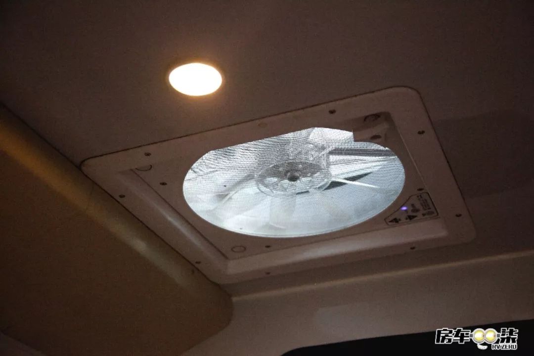 东风御风自动挡房车2021款价格,最便宜东风御风长轴中顶b型房车