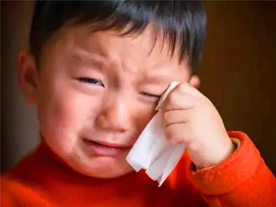 爸爸卖惨孩子哭,爸爸买的蛋糕