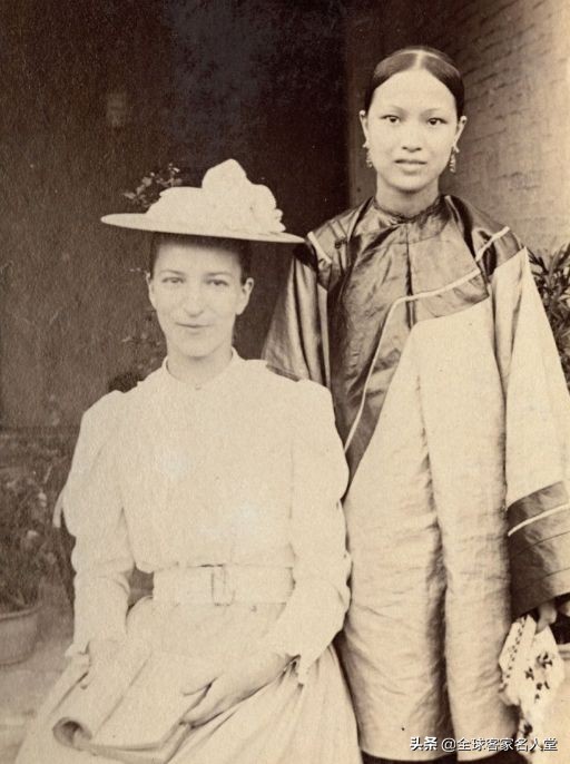 客家风格的衣服,外国人喜欢古代的服装