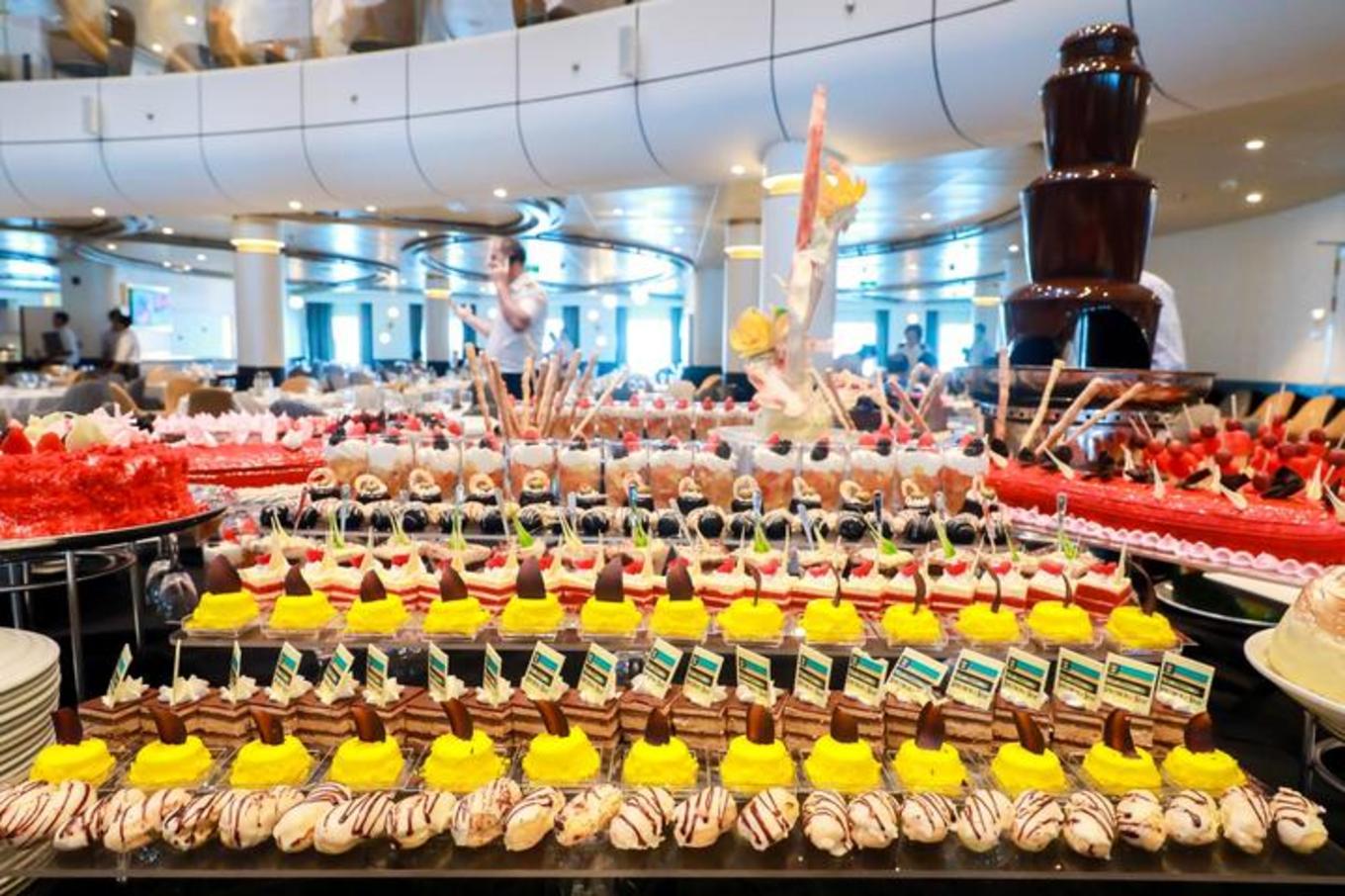 张翰王丽坤街头拍戏共赴海洋之城,张翰王丽坤同船共渡