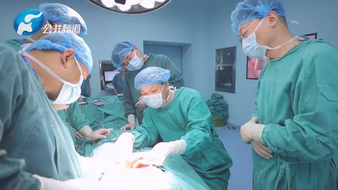 拼搏亮剑|河南大学第一附属医院胸腔镜辅助食管癌根治横结肠代食管手术纪实