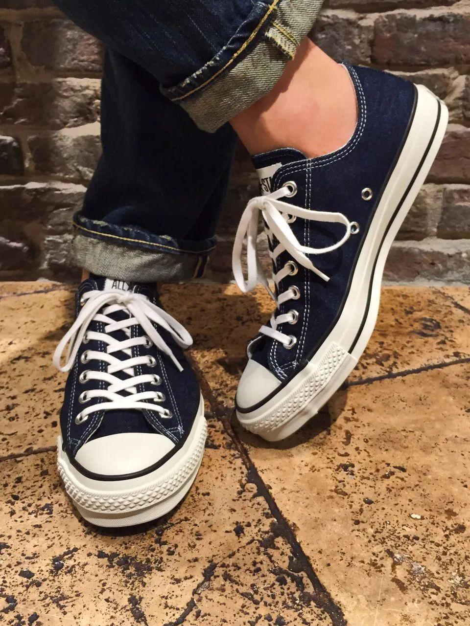 一双帆布鞋带你惊艳整个春夏,最近很火的一双蓝色帆布鞋
