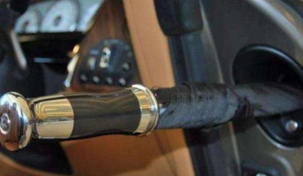 买劳斯莱斯送不送雨伞,买劳斯莱斯送雨伞视频