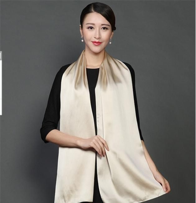 40多岁戴什么颜色的围巾显年轻,30岁的女人适合佩戴什么围巾