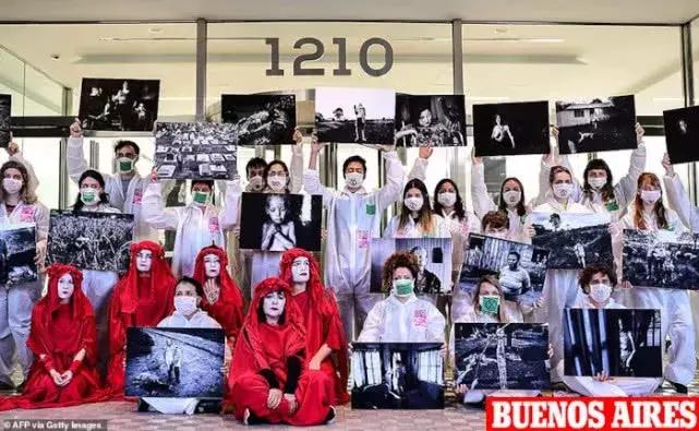 伦敦大混乱！*威示**者“血染”财政部，躺尸唐宁街，这是要上天？