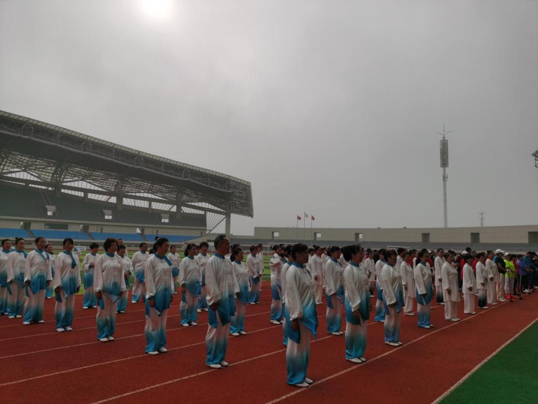 峄城区第十一届全民健身运动会系列活动暨“太极拳、健身气功、场地高尔夫球”比赛在峄城区体育场隆重举办