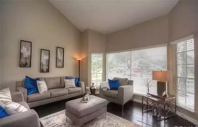 租房热门地段,破房子租五万块一个月