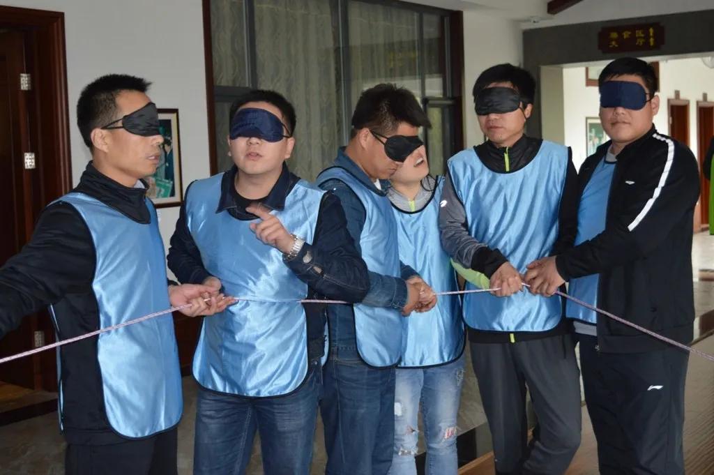 团建心理活动游戏大全,团建100个趣味游戏视频