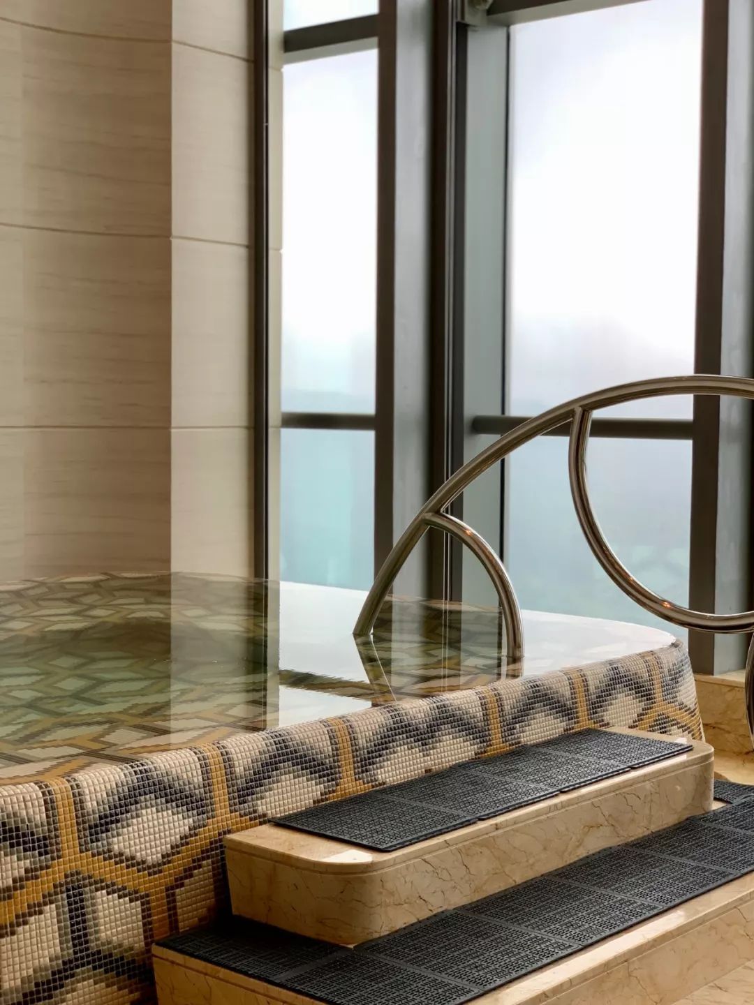 珠海瑞吉酒店游泳池,珠海市瑞吉酒店在哪里呀