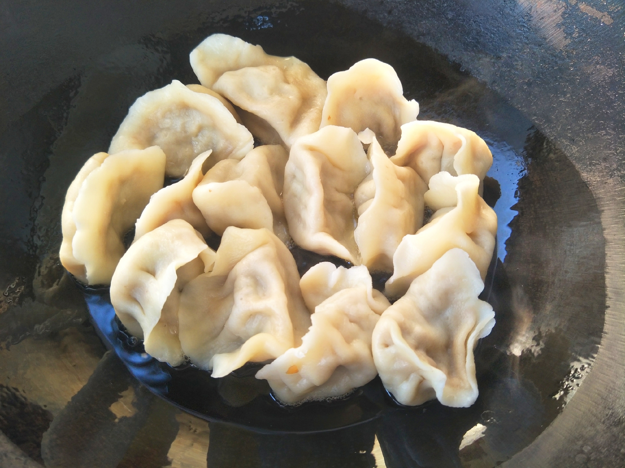 剩饺子怎么做好吃不粘锅,剩饺子怎么弄好吃