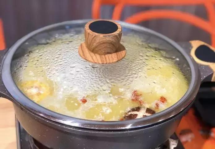 比用神仙水更具美颜效果的，居然是一碗不需代购的花胶鸡汤！