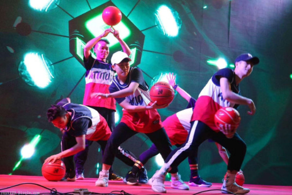 怎样学花式篮球,初学者怎么学篮球动作