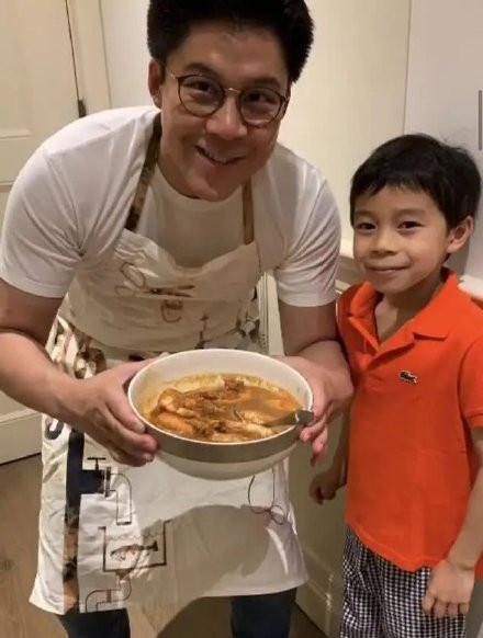 赵丽颖吃苹果vs杨幂吃米饭,赵丽颖明星吃东西视频