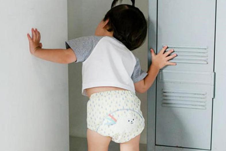 宝宝用尿不湿视频,孩子用过的尿不湿别扔