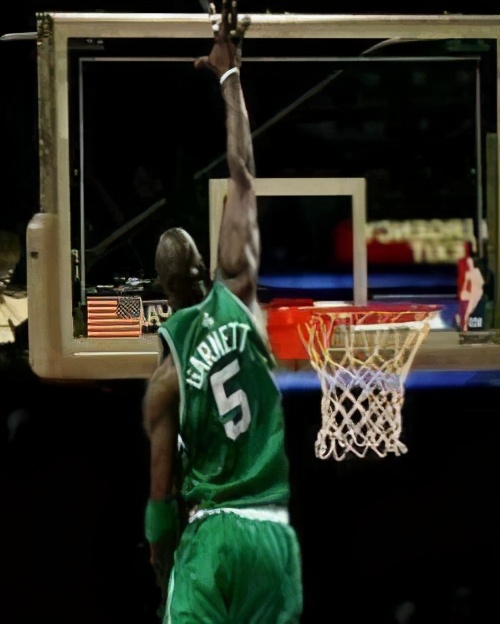 这些谣言骗了多少人！科比凌晨4点梗被科嫂点破，KG摸篮板上沿