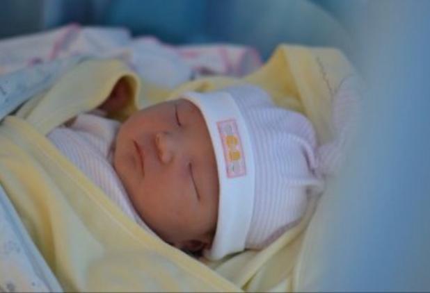 小婴儿身上“香香的”,家长别只顾“吸娃”,要留心不对劲的味道