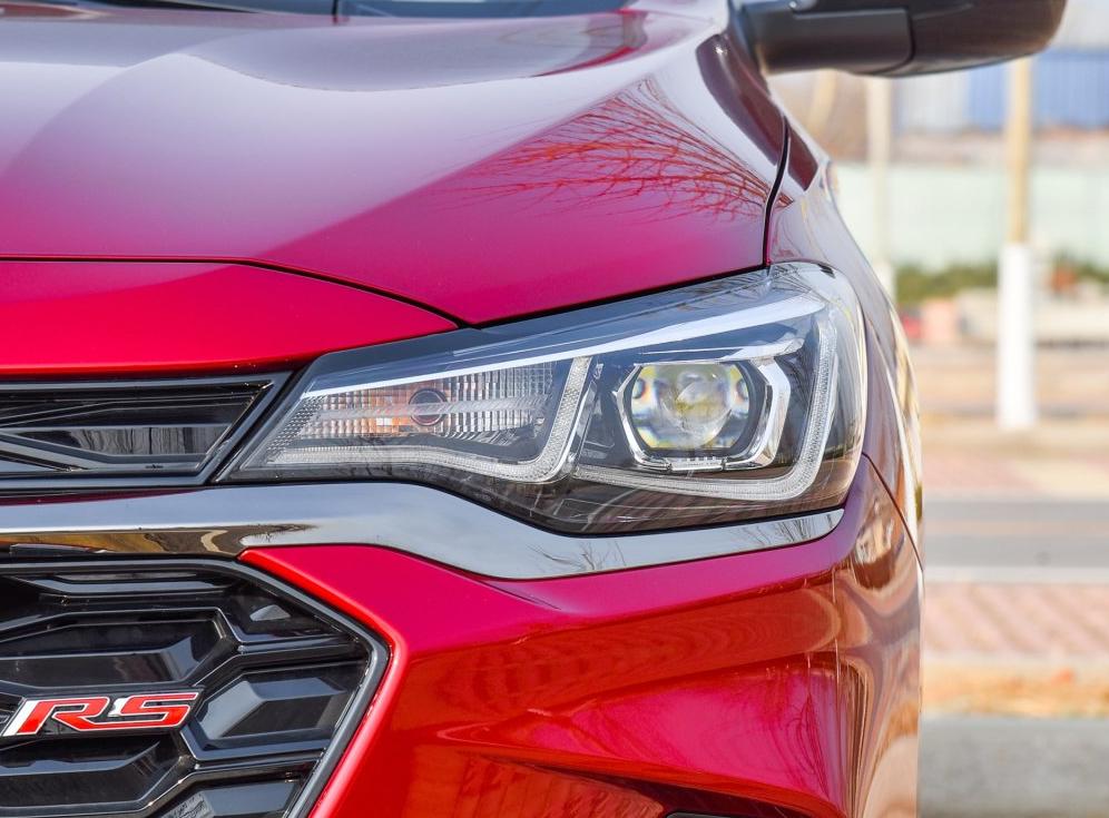 这合资车全系国六,四轮独悬,配车侧预警+电动座椅,已跌破十万