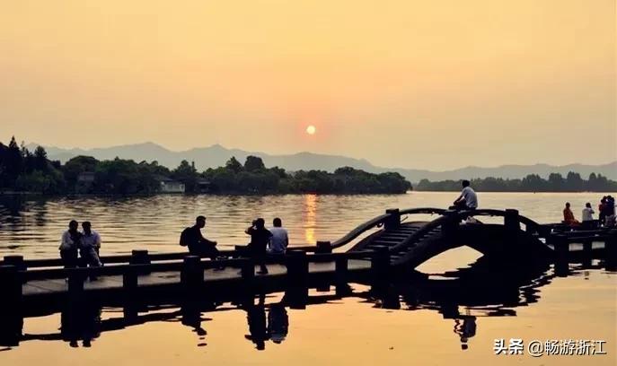 杭州西湖的景色特点和相关传说,西湖的历史故事与神话传说