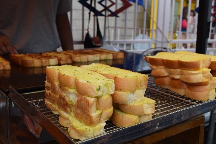 逛曼谷火车头夜市芒果西施,逛曼谷百丽宫美食中心