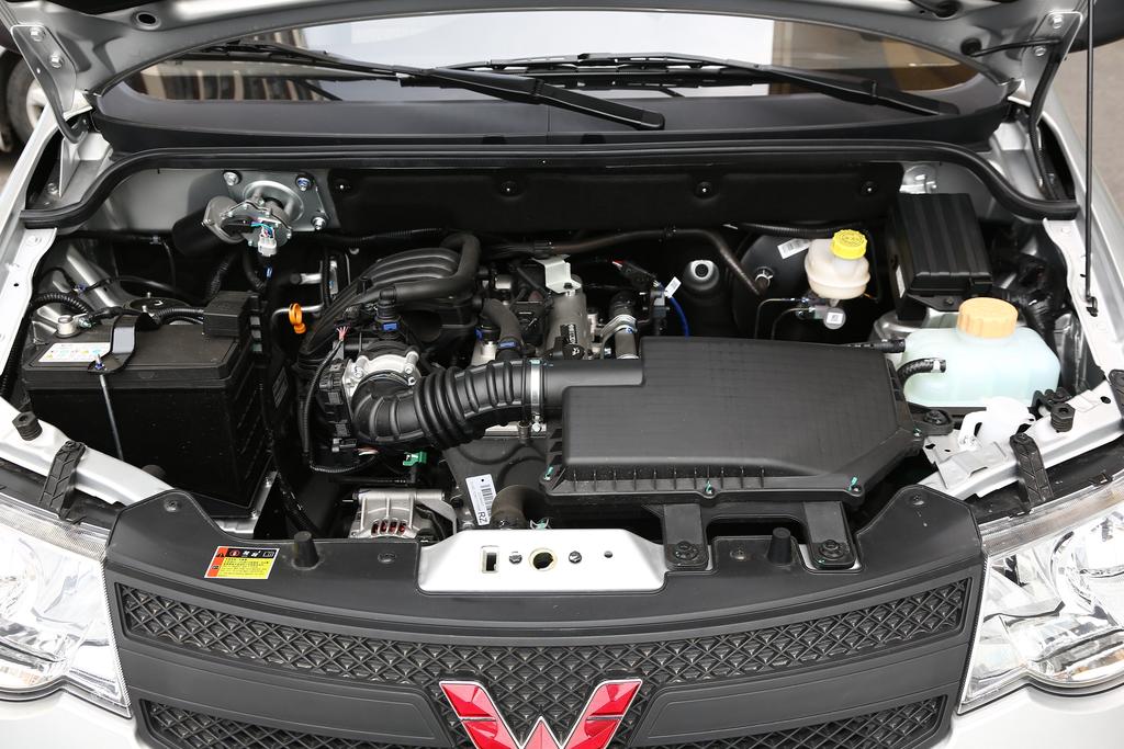 五菱宏光静态测评,五菱宏光s是属于小面还是微面