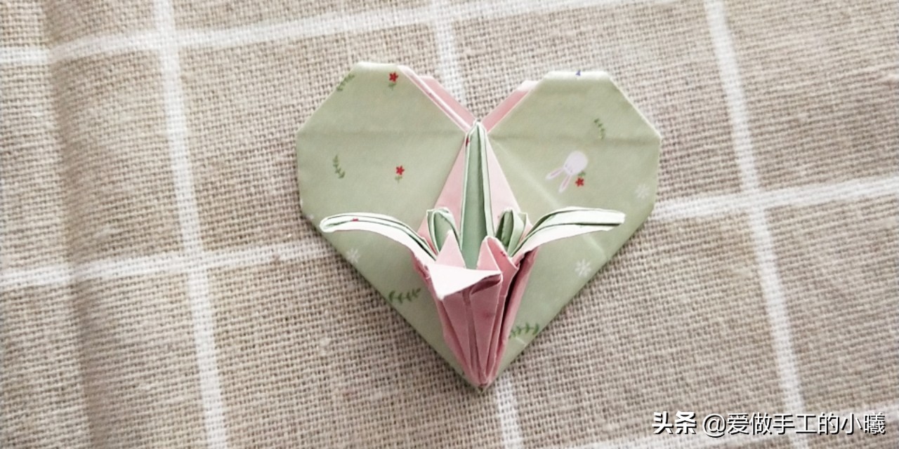 当爱心遇上百合折纸视频教程,百合花朵折纸步骤图解