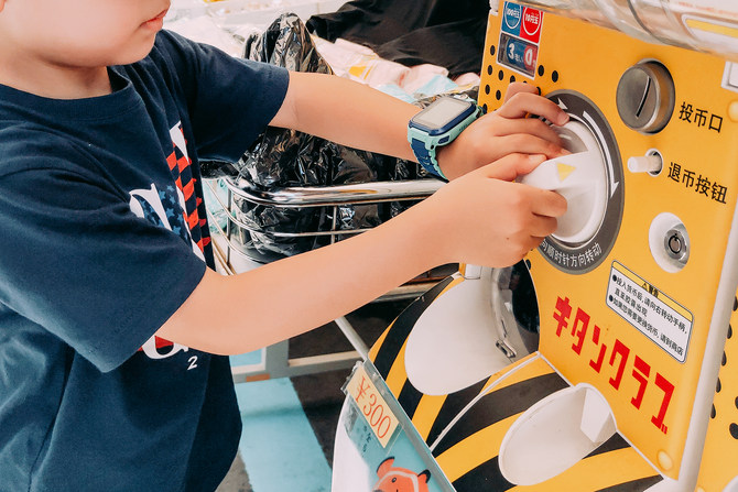 带孩子去买小天才电话手表z5,小天才电话手表z5的功能可听故事