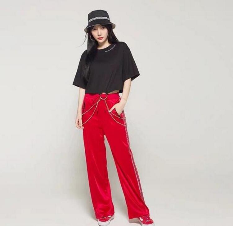 李小璐穿搭少女味十足,李小璐一袭黑裙嘻哈范儿十足