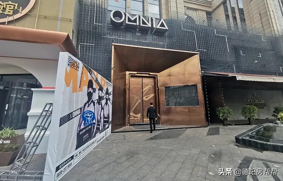 在这些酒精浓度50°的德阳街头，“耍家们”找到了商机