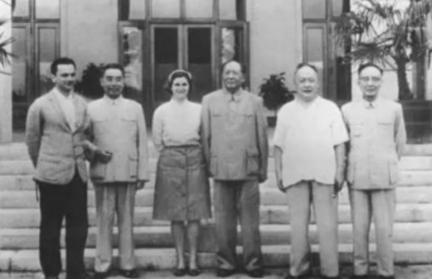 1976毛主席逝世后,世界百国举行吊唁,埃塞举行10万人*行游**