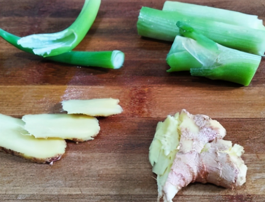 腊鸡腿腌制前要洗干净吗,腌腊鸡腿家常做法