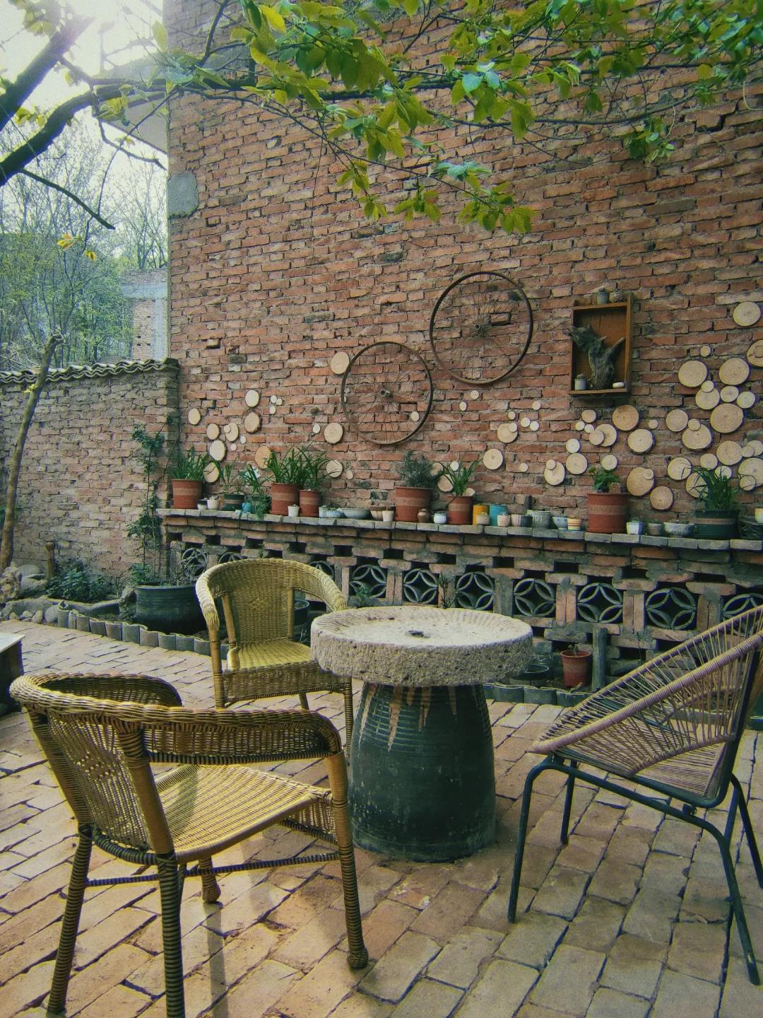 三个90后跑到深山,三个90后在海南租一套别墅