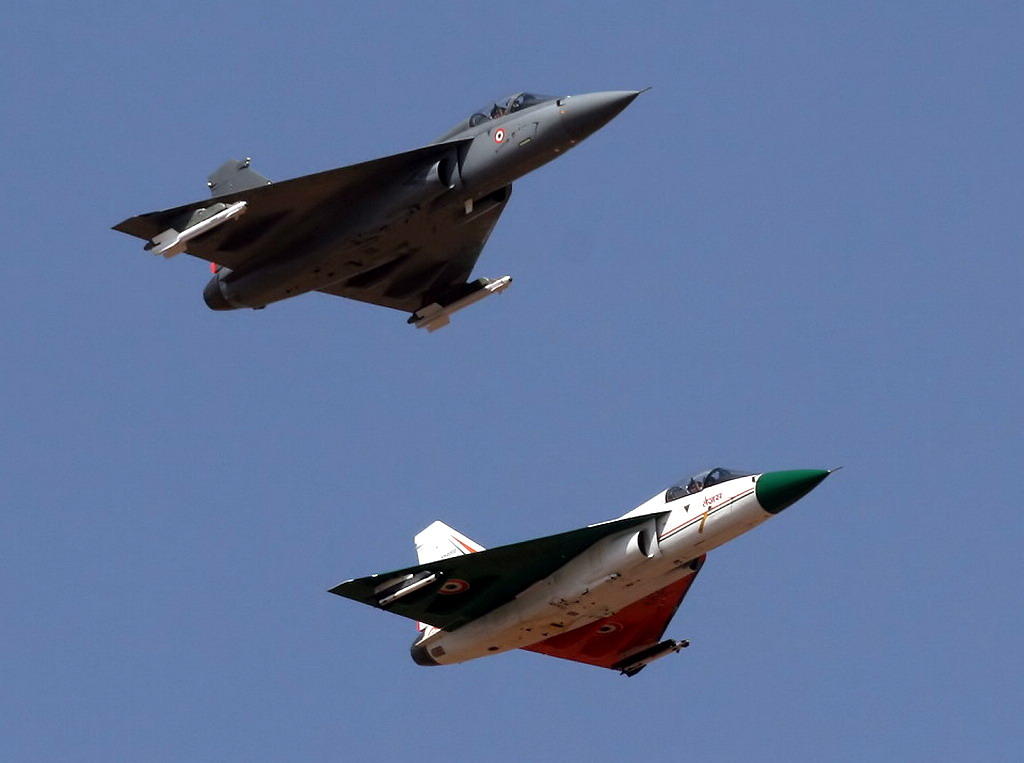 lca光辉战机和歼8,lca光辉与枭龙