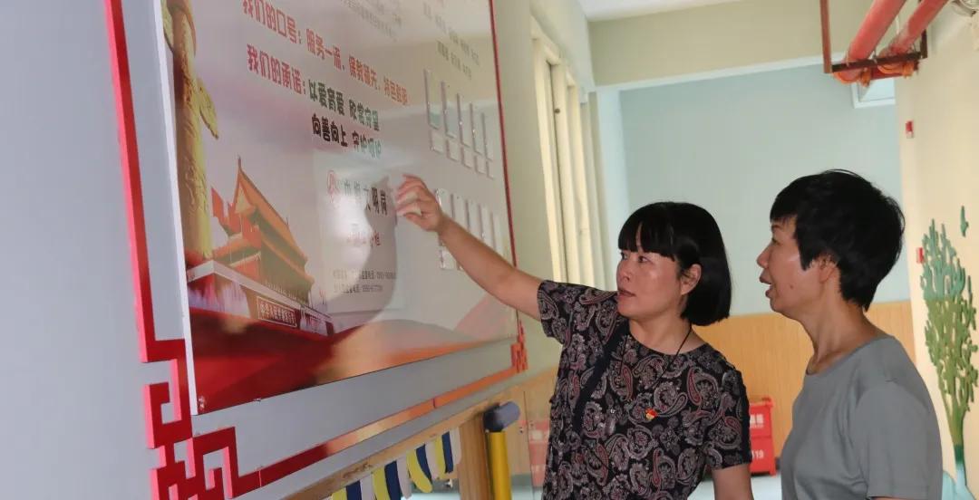 妇联创建文明城工作培训会,县妇联巾帼文明岗授牌