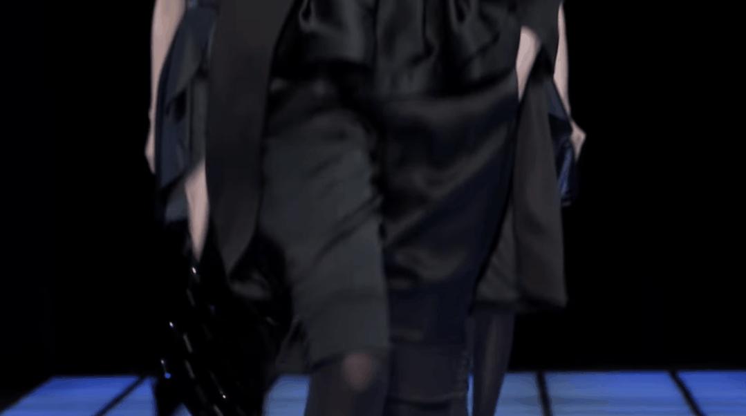 女明星红毯造型少不了它？网友：论优雅，还得是Armani的设计