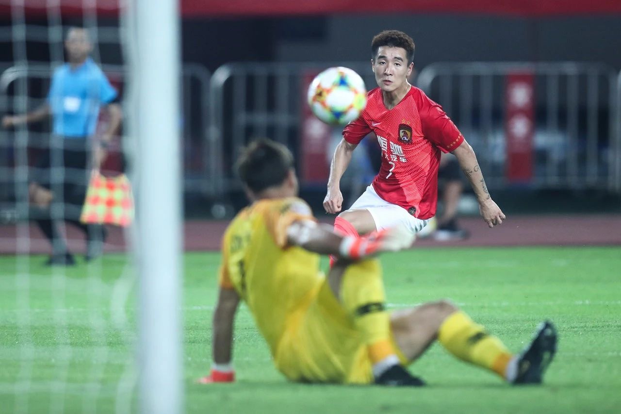 韦世豪郑智教学,韦世豪教会了我们什么