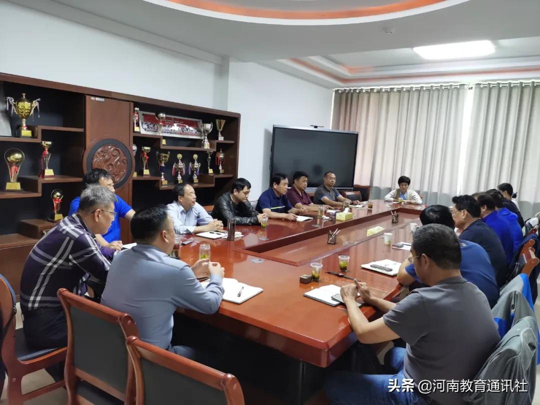 竞技绿茵闪亮人生,竞技绿茵闪亮人生主题征文