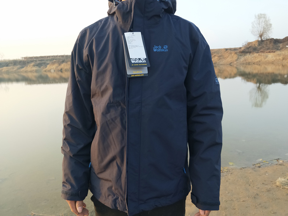 狼爪三合一冲锋衣测评对比,狼爪冲锋衣和jeep冲锋衣哪个好