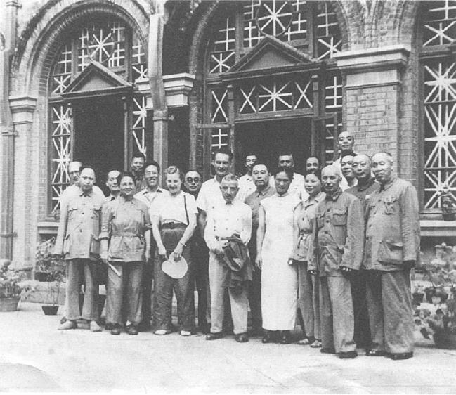 39年，一位德国女郎在行军中长满虱子，自豪道：我现在属于中国人