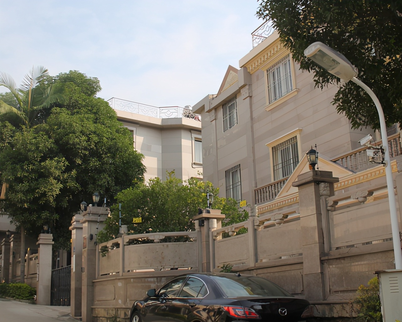 强奸多名“女弟子”,疯狂敛财:这些“活佛”的罪恶和身份,让你震惊