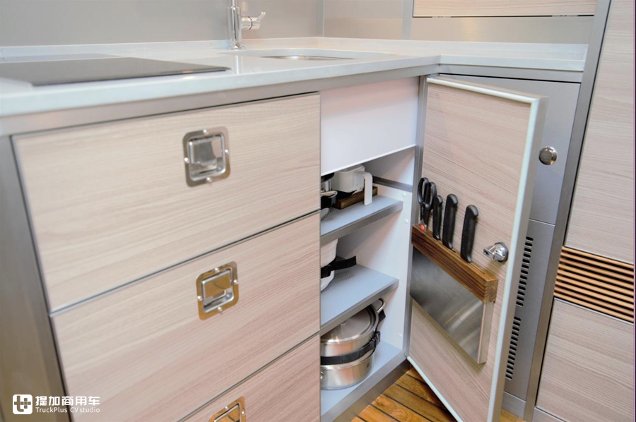 东风越野房车2021款乌尼莫克u5000,全时四驱乌尼莫克越野房车