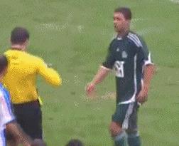 足球搞笑gif动图,足球场上的爆笑段子