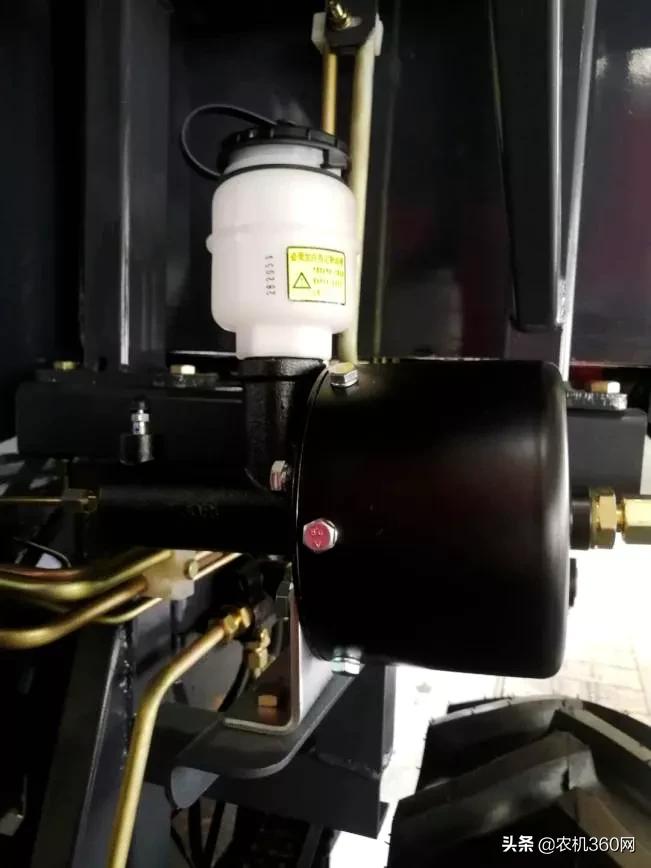 东方红新款玉米机,东方红玉米收获机21款