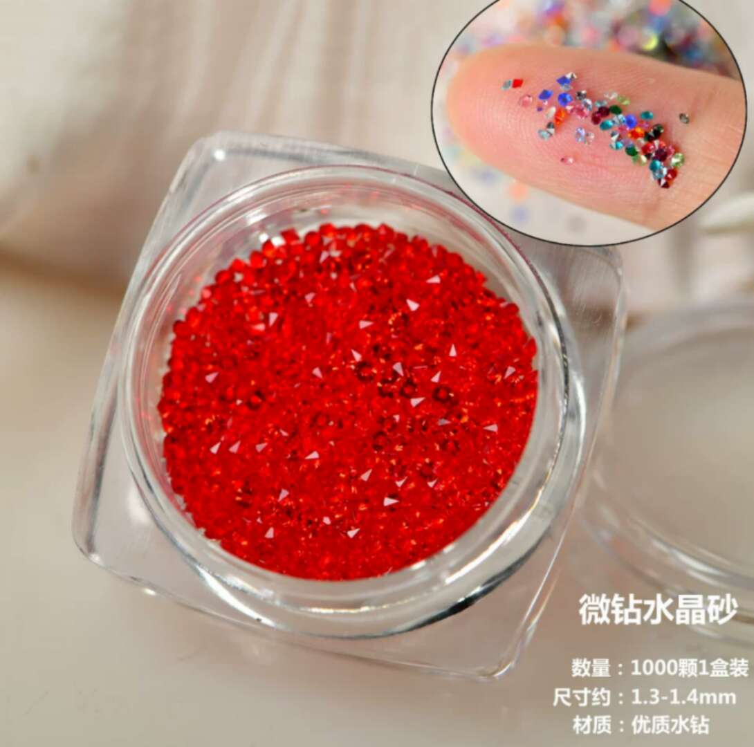 在家就可以随便做个美甲,下班回来做个美甲让自己开心一点