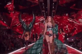 gigibellakendall走秀,gigibellakendall同框