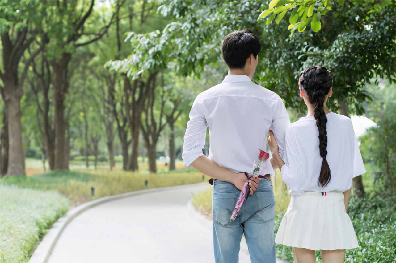 深爱一个男人要不要联系他,喜欢一个男人你会忍心不联系吗