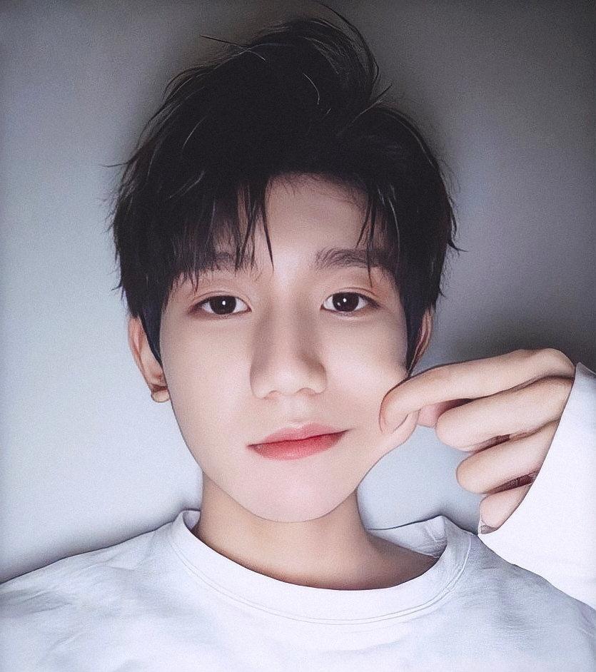 王源羽毛球馆,王源贾乃亮打羽毛球