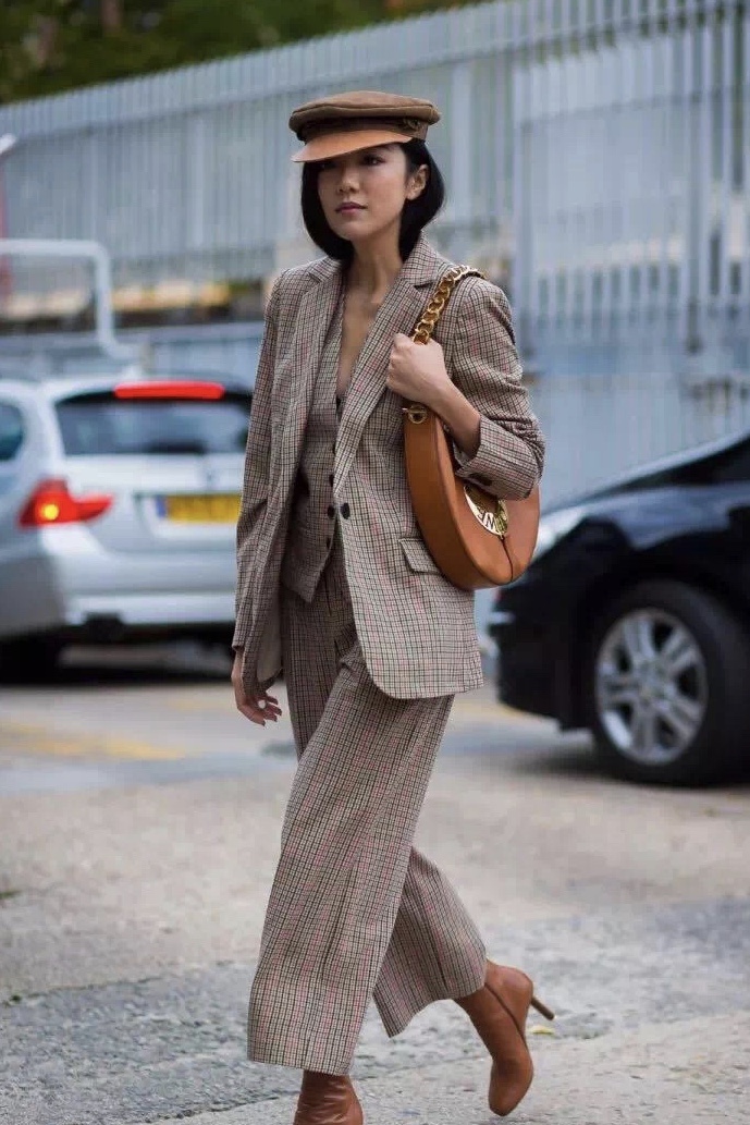 脸小适合戴哪种帽子好看,脸大的女生戴什么样帽子好看